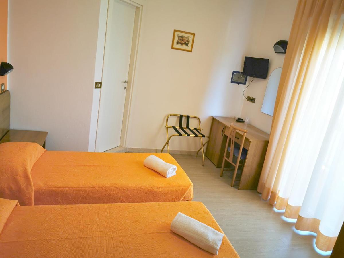 Hotel Tivoli Misano Adriatico Esterno foto